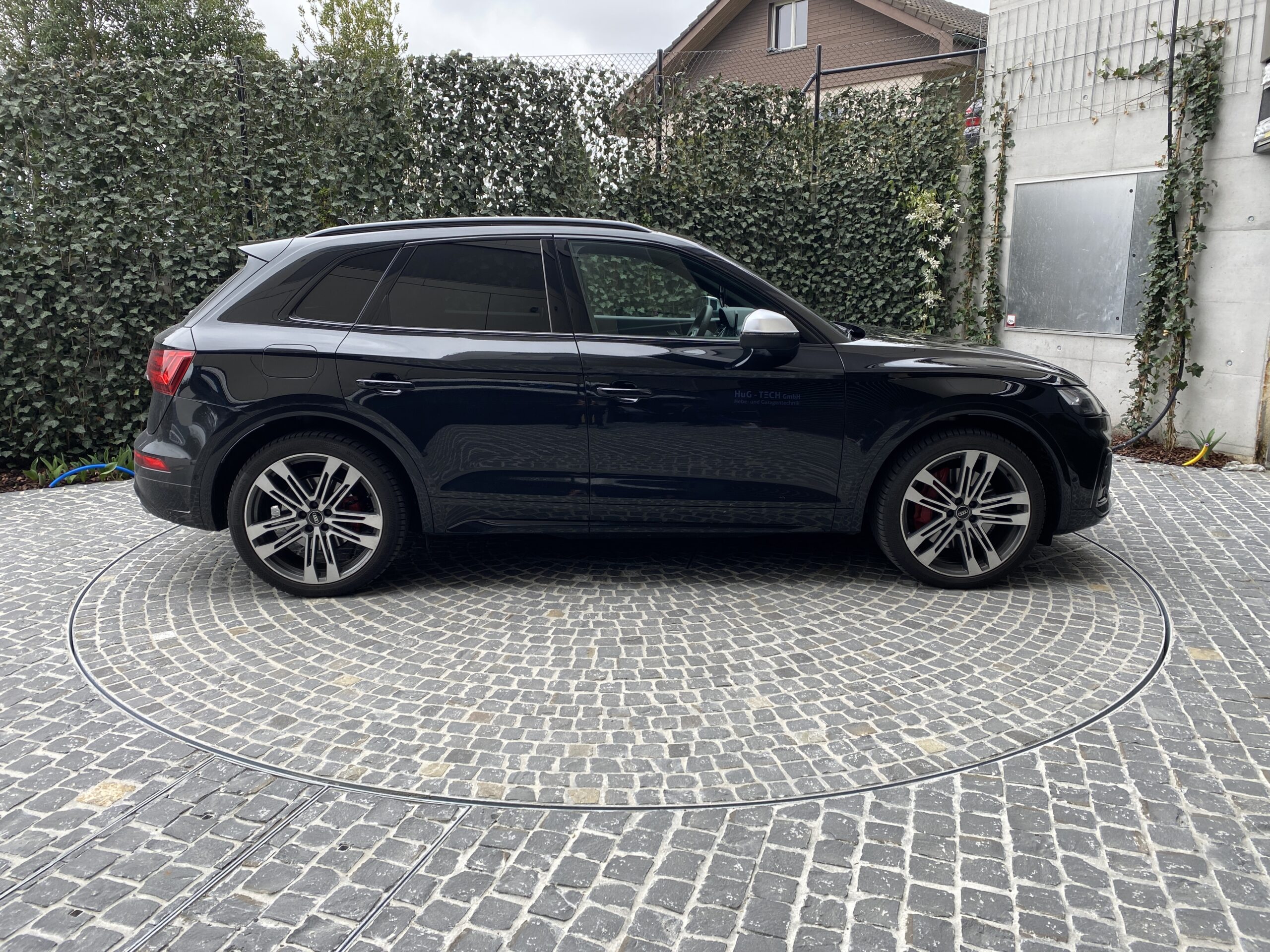 Bei Platzproblemen - Autodrehplattform einsetzen